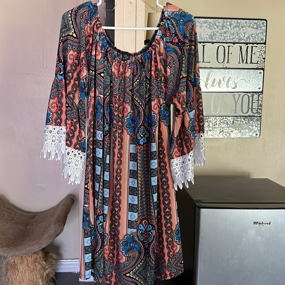 Win Win half sleeve lace tonic